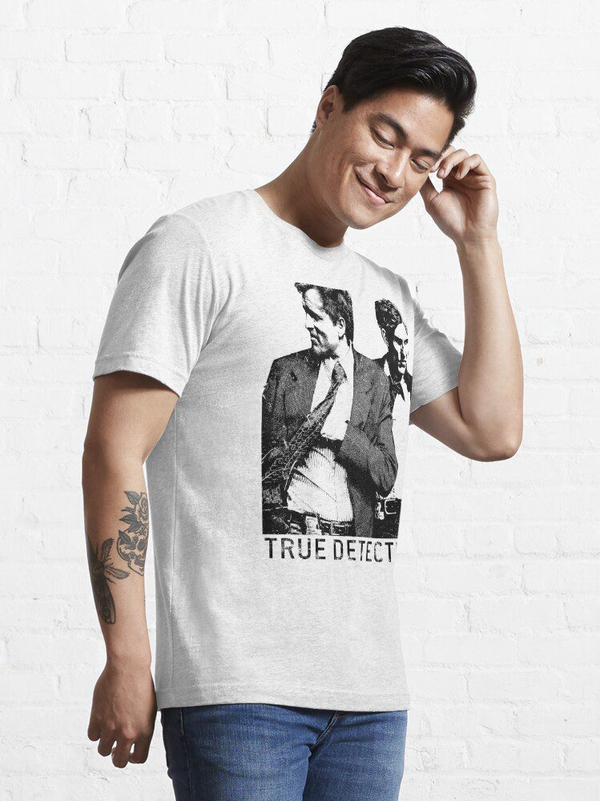 تی شرت طرح کارآگاه حقیقی | Essential T-Shirt
