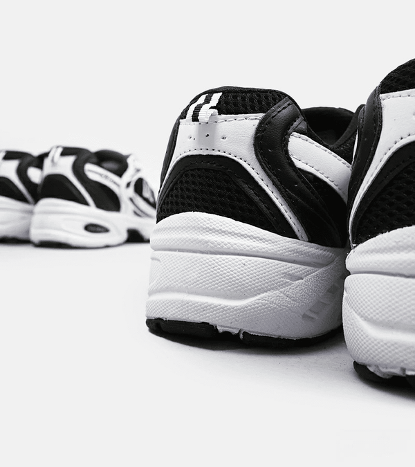 کفش کتونی نیوبالانس ۵۳۰ سفید مشکی new balance 530 white black