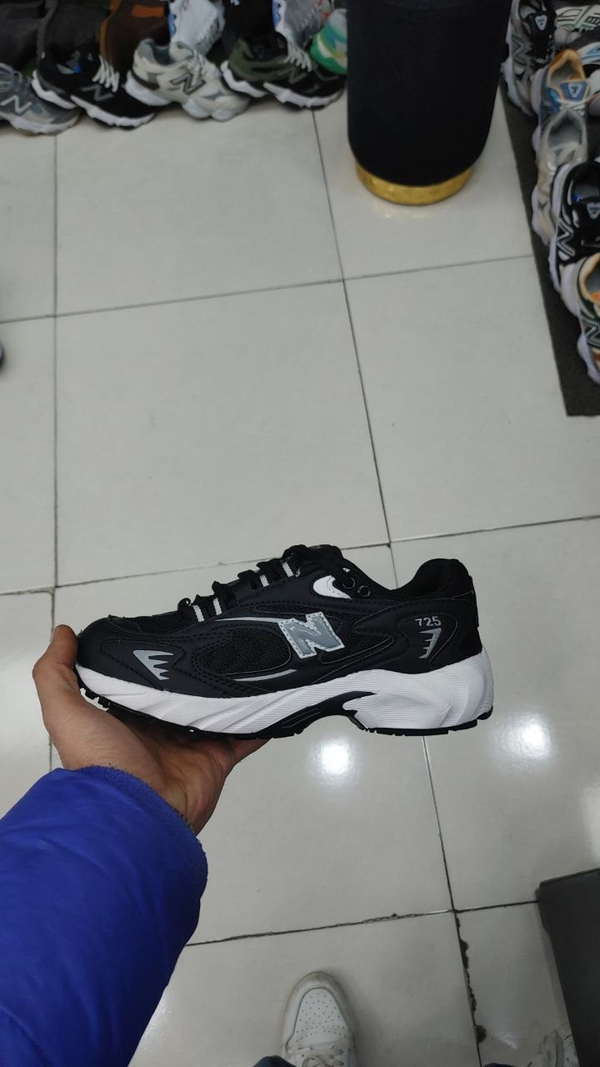 کفش کتونی نیوبالانس مشکی new balance ۷۲۵
