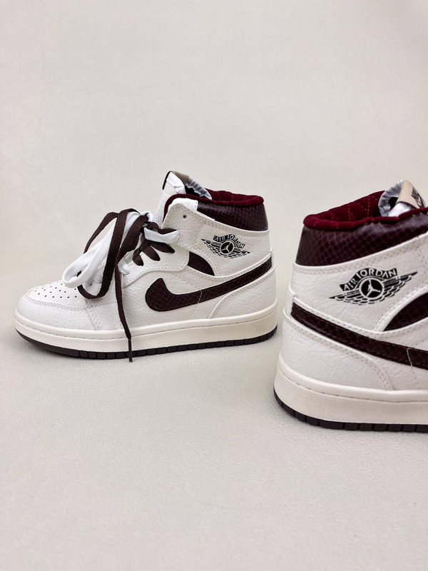 کتونی ساقدار زنانه ساقدار ایر جردن 1 اما مانیر 1 NIKE AIR JORDAN کد 912