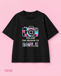 خرید تیشرت اورسایز مشکی طرح دوربین “You Are The Reason To Smile”