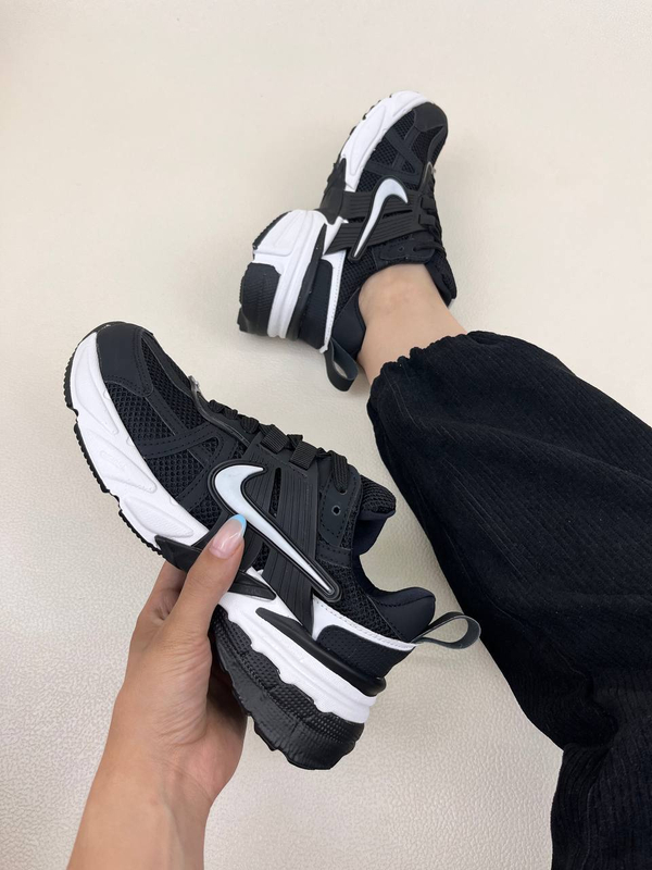 کتونی زنانه نایک وی تو کی nike V2K Run Womans کد 1144