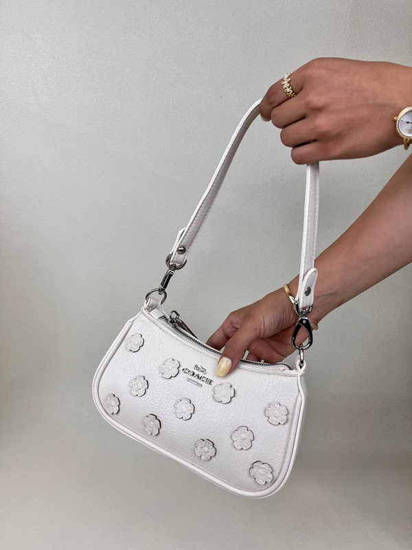 کیف زنانه پاسپورتی همایلی رو گل کواچ COACH کد 1578