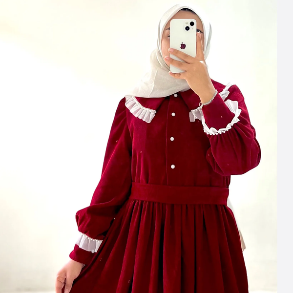 خرید پیراهن مخمل کبریتی قرمز سایز 40 قد 138 مناسب مهمانی و عید با خرج کار تور و مروارید دکمهخور 