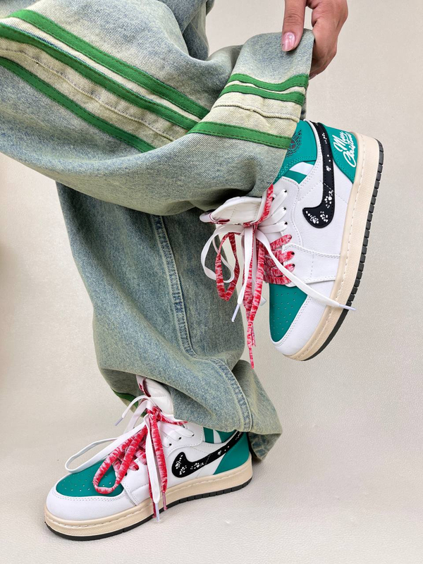 کتونی ساقدار زنانه ایر جردن 1 مدل کریسمس 1 NIKE AIR JORDAN کد 912