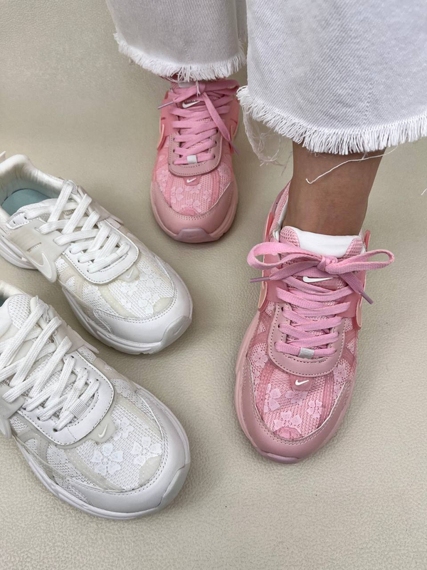 کتونی زنانه نایک  وی تو کی طرح گلدار   nike v2k Flowers Run Womans کد 1325