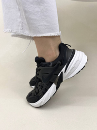 کتونی زنانه نایک  وی تو کی طرح گلدار   nike v2k Flowers Run Womans کد 1325