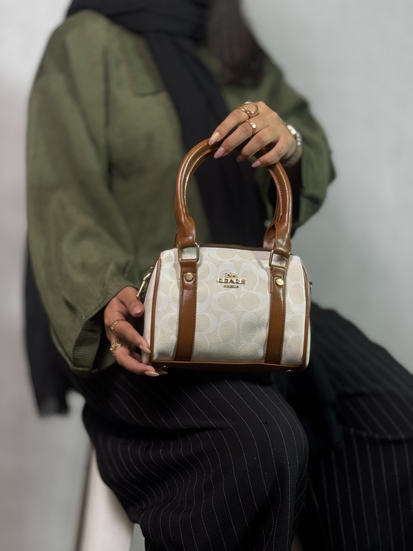 کیف صندوقی دخترانه کرم روشن با نوشته سفید  کوچ coach