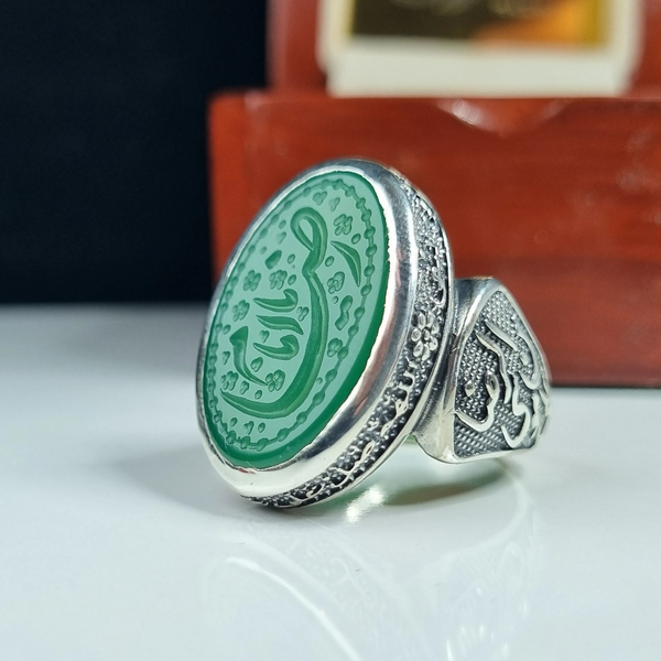 خرید انگشتر نقره مردانه عقیق سبز با حکاکی دست استاد فتح عیار 925 