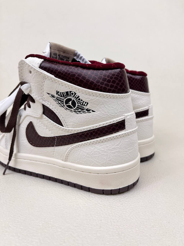 کتونی ساقدار زنانه ساقدار ایر جردن 1 اما مانیر 1 NIKE AIR JORDAN کد 912