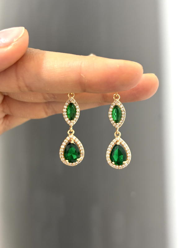 گوشواره جواهری اشکی و باگتی سبز و قرمز