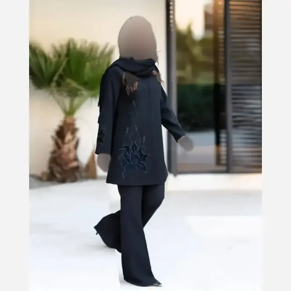 خرید مانتو کتی گل سنگی بزرگ سایز کرپ مرویجت سنگ دوزی شده رنگ مشکی سایز 42 تا 56 قد 90 