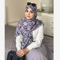 خرید روسری نخ کاستوم طرح گل رخ زمینه طوسی تیره و روشن با گل مشکی 