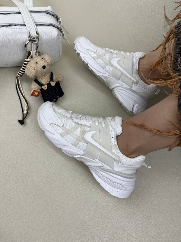 کتونی زنانه نایک  وی تو کی طرح گلدار   nike v2k Flowers Run Womans کد 1325