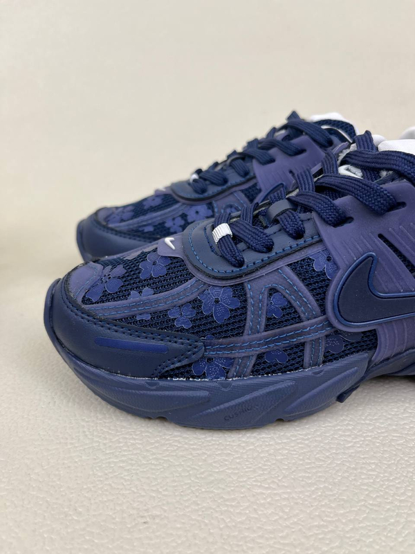 کتونی زنانه نایک  وی تو کی طرح گلدار   nike v2k Flowers Run Womans کد 1325