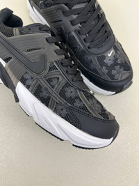 کتونی زنانه نایک  وی تو کی طرح گلدار   nike v2k Flowers Run Womans کد 1325
