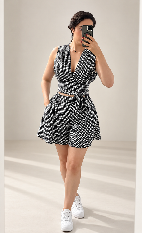 ست کراپ گره‌ای و شلوارک چهارخونه کارلیا