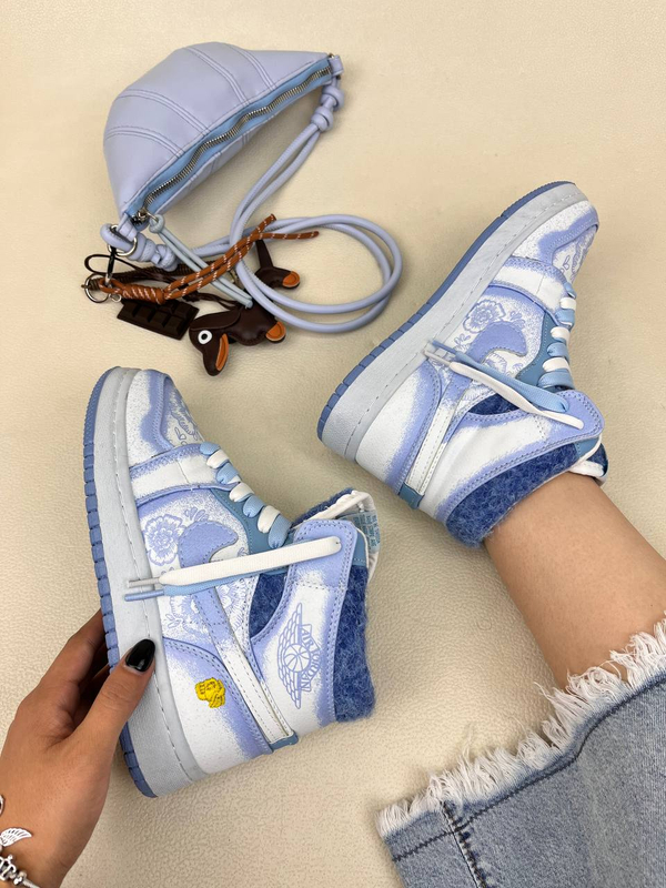 کتونی ونس ساقدار زنانه ایر جردن وان فامیلا بلو  NIKE AIR JORDAN 1 کد 912 دختر طهرونی