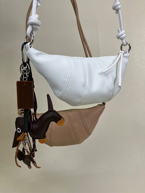 کیف پاسپورتی زنانه زارا طرح کروسان ZARA کد 1534