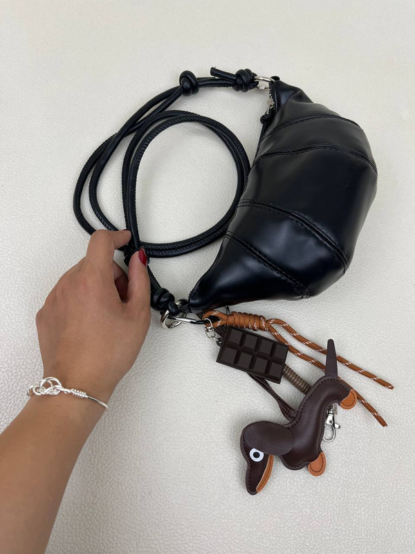 کیف پاسپورتی زنانه زارا طرح کروسان ZARA کد 1534