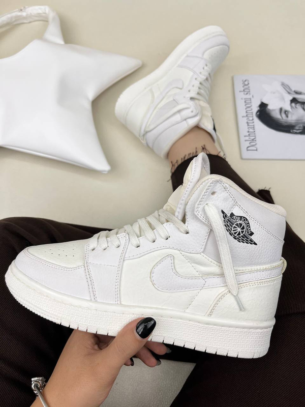 کتونی ونس ساقدار زنانه نایکی استایل جردن وان NIKE JORDAN 1 کد 912 دختر طهرونی