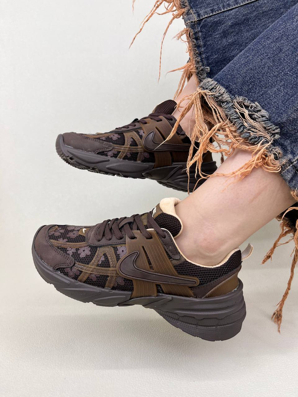 کتونی زنانه نایک  وی تو کی طرح گلدار   nike v2k Flowers Run Womans کد 1325