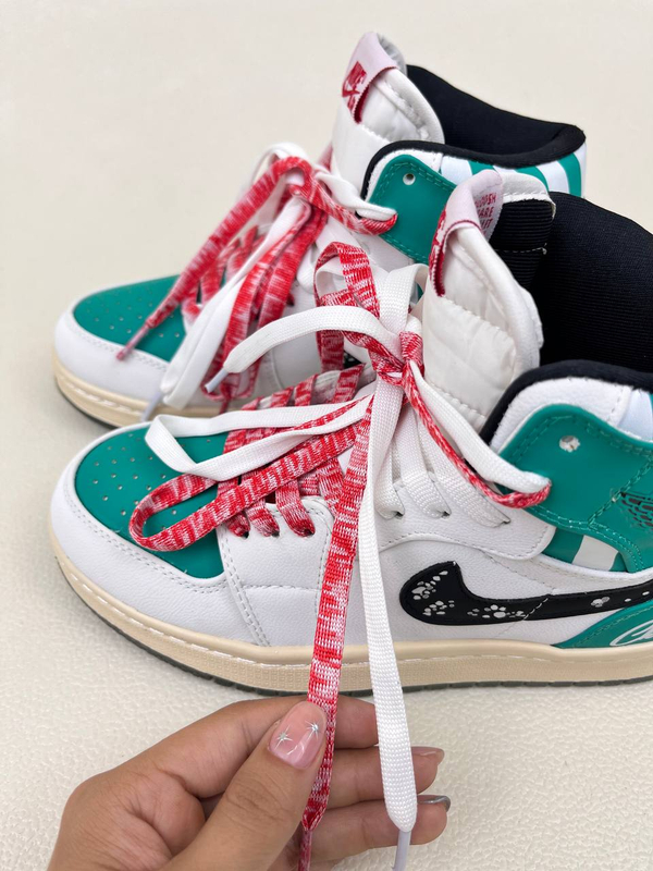 کتونی ساقدار زنانه ایر جردن 1 مدل کریسمس 1 NIKE AIR JORDAN کد 912