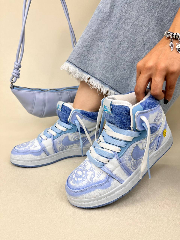 کتونی ونس ساقدار زنانه ایر جردن وان فامیلا بلو  NIKE AIR JORDAN 1 کد 912 دختر طهرونی