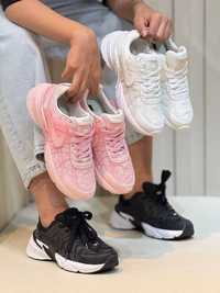 کتونی زنانه نایک  وی تو کی طرح گلدار   nike v2k Flowers Run Womans کد 1325