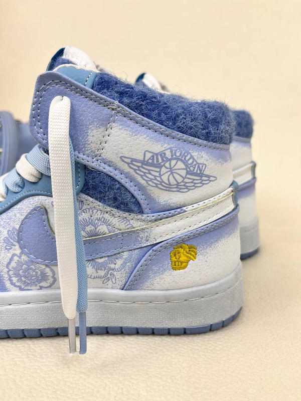 کتونی ونس ساقدار زنانه ایر جردن وان فامیلا بلو  NIKE AIR JORDAN 1 کد 912 دختر طهرونی