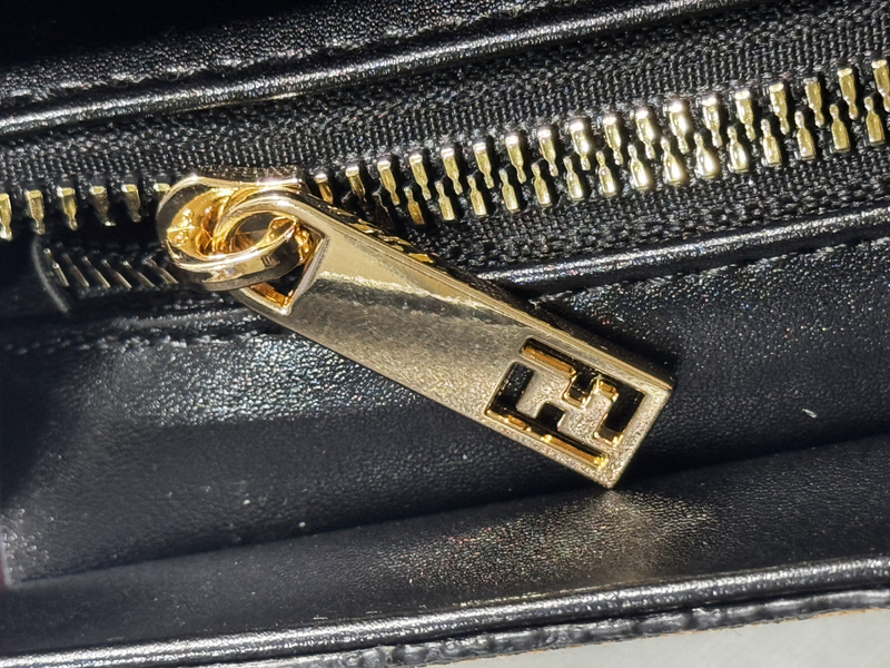 کیف دخترانه مدل هلین طرح FENDI شیک و فانتزی با یراق ثابت