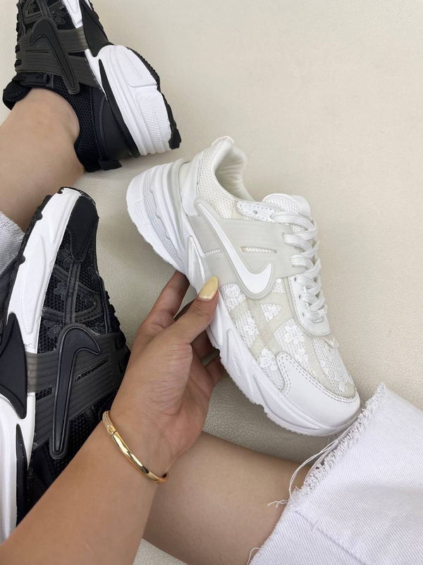 کتونی زنانه نایک  وی تو کی طرح گلدار   nike v2k Flowers Run Womans کد 1325