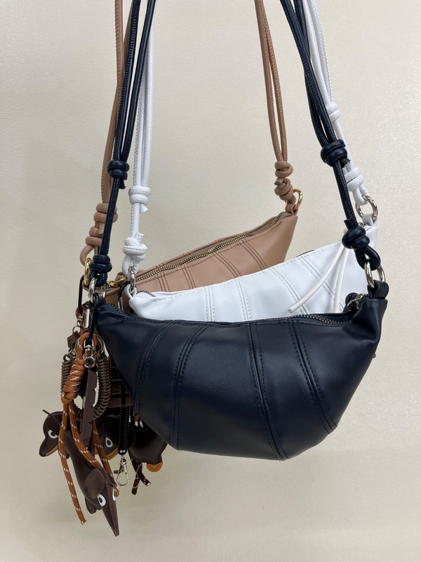 کیف پاسپورتی زنانه زارا طرح کروسان ZARA کد 1534