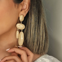 گوشواره آویز طرح انتزاعی رنگ نود