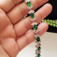 دستبند نقره زنانه عیار 925 با نگین زمرد سنتاتیک و روکش طلا سفید