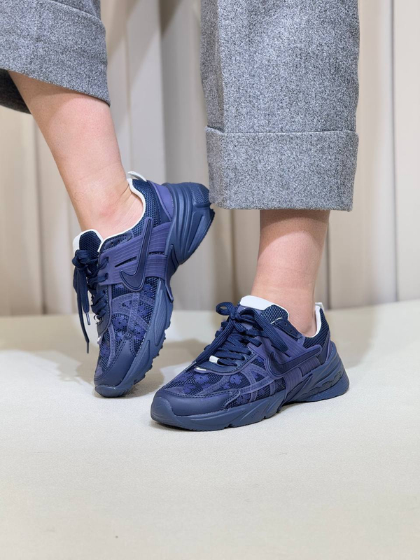 کتونی زنانه نایک  وی تو کی طرح گلدار   nike v2k Flowers Run Womans کد 1325