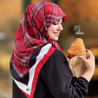 خرید روسری نخی کاستوم طرح دنیز قواره 110 قرمز 
