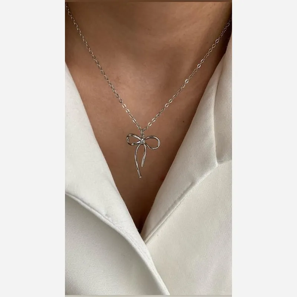 گردنبند دخترانه استیل طرح پاپیون رنگ ثابت نقره ای