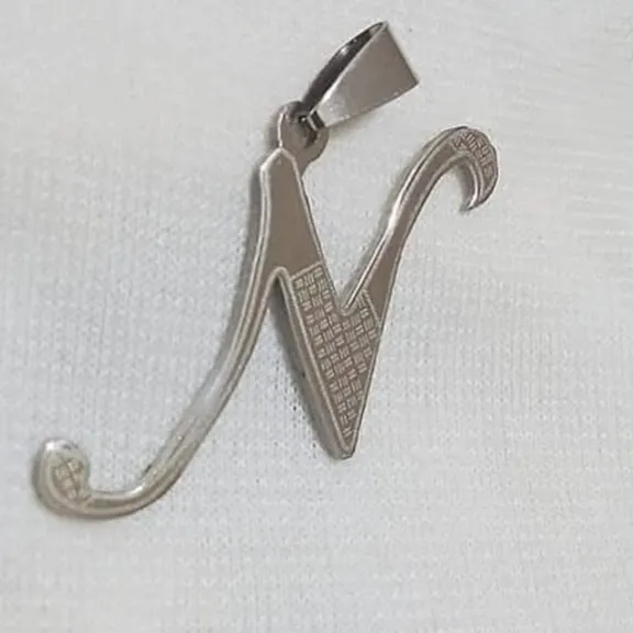 خرید پلاک استیل زنانه طرح حرف N رنگ نقره ای 