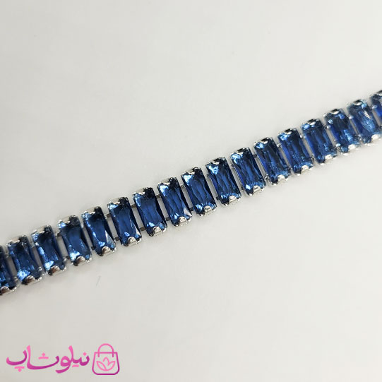 دستبند تنیسی زنانه نقره ای رنگ با نگین باگتی آبی کد ۴۵۰