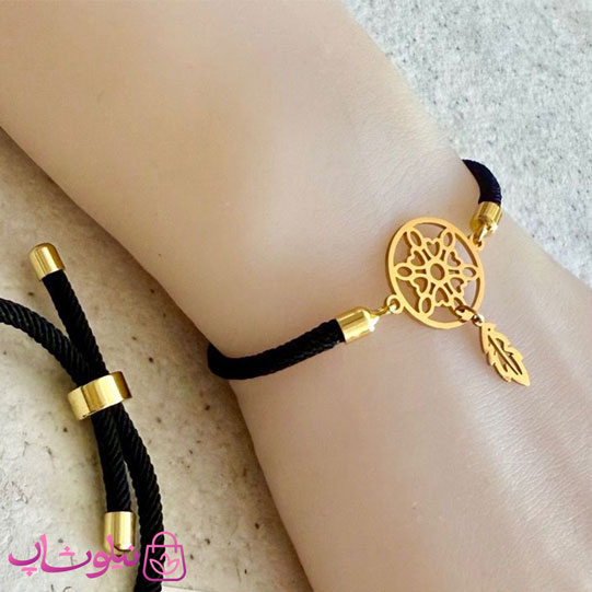 خرید  دستبند زنانه آسانسوری با بند مشکی و پلاک طلایی آویزدار برگ 