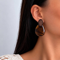 گوشواره رزینی و چوبی آویز اشکی قهوه‌ای