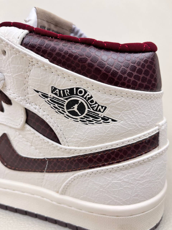 کتونی ساقدار زنانه ساقدار ایر جردن 1 اما مانیر 1 NIKE AIR JORDAN کد 912
