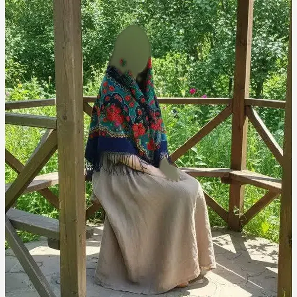 خرید روسری ترکمنی اصل پشمی آبی گل قرمز قواره 138 برند پاولوف پوساد روسیه 